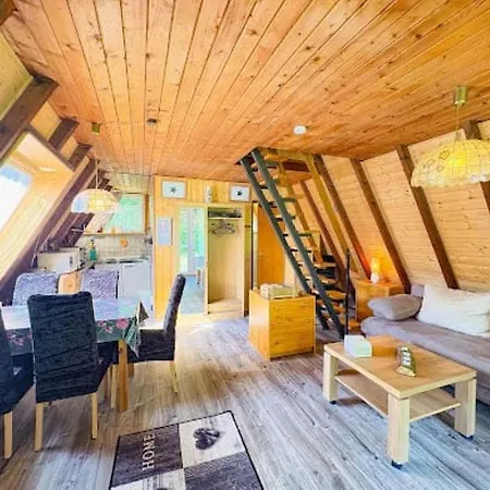 Dom wakacyjny Ebony, Kleines Nurdachhaus In Direkter Waldrandlage *