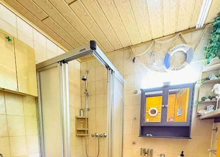 Ebony, Kleines Nurdachhaus In Direkter Waldrandlage *